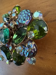 JULIANA DELIZZA and ELSTER LARGE GOLD TONE GREEN RHINESTONE BROOCH