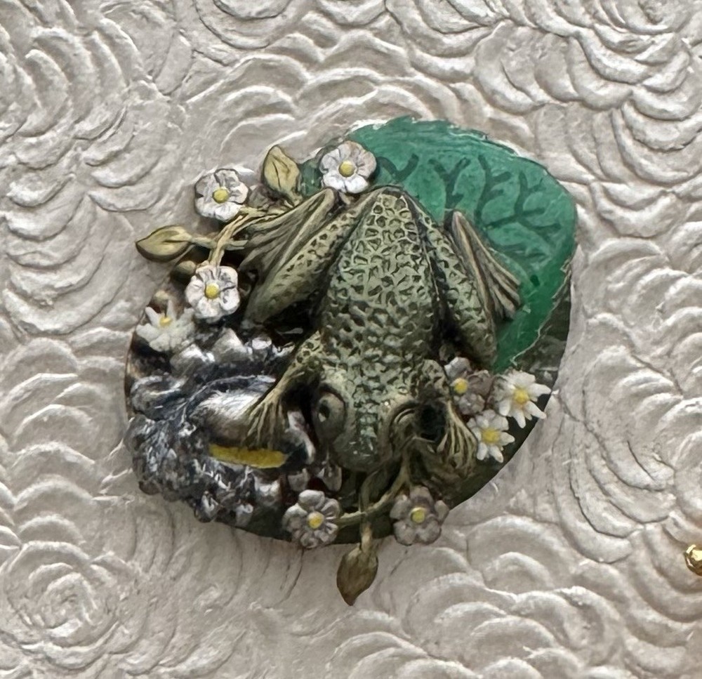 Vintage frog on lily pad brooch enamel on metal