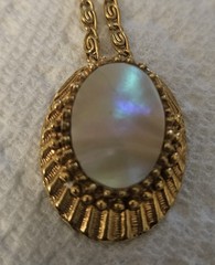 Florenza Vintage Oval Mother of Pearl Jewelry Set Gold Tone Bracelet Necklace