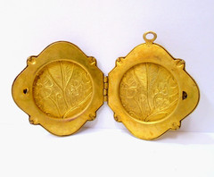 RARE EDWARDIAN GOLD FILLED LOCKET with TEDDY BEAR CAMEO ONE OF A KIND