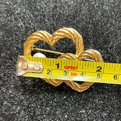 AAi brooch vintage double hearts goldtone metal REPAIRED real pearl replacement