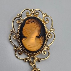 Vintage Whiting & Davis Amber Glass Hologram Cameo Brooch Tassel Gold Tone Pin