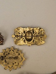 5 Brooches Vintage One Signed AAi