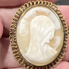 vintage cameo brooch 1.5 In