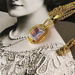 Vtg Lavender Glass Pendant Necklace – Gold Tone 18” -Thumbless Clasp 1950s-1960s