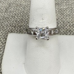 Vintage Ring Silver Tone Inset Clear Stones Crystal Square Center Stone Size 8