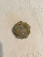Vintage Crystal Rhinestone Brooch By Lisner Signed 1.5”D