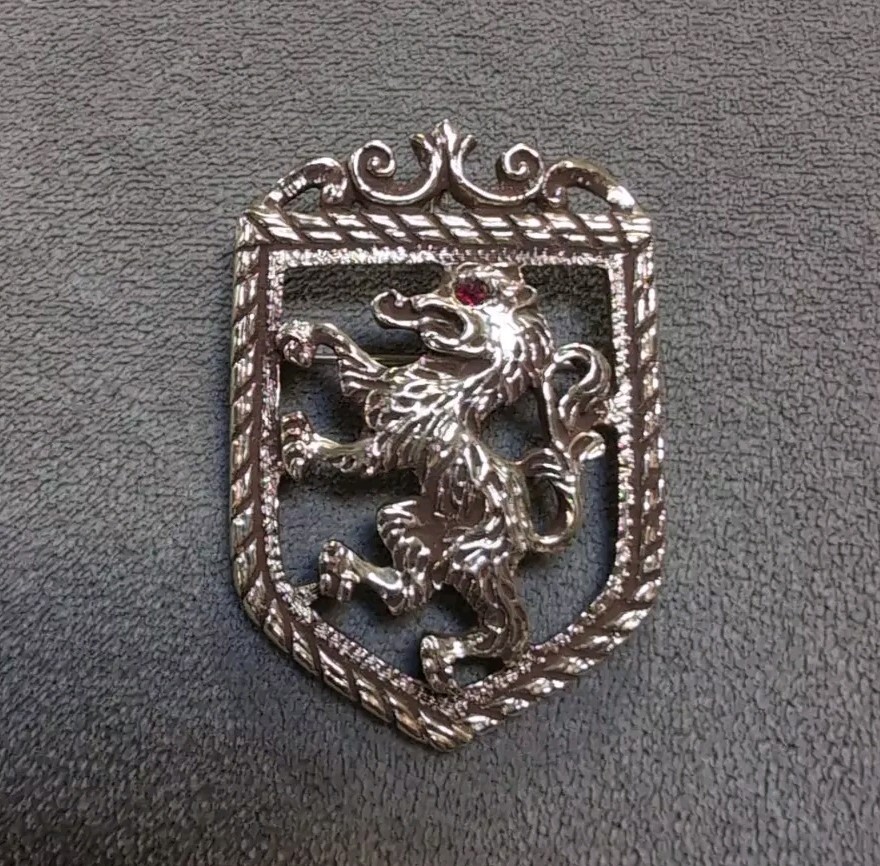 Sarah Coventry Vintage 1958 Griffon Royal Crest Heraldic Shield 2-1/8″ X 1-3/8″