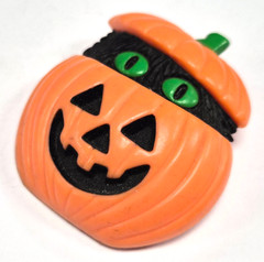 Vintage 1987 AVON Halloween Black Cat Peek-a-Boo Jack O Lantern Pin / Brooch