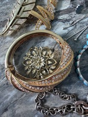 Vintage Jewelry Lot Over 1 Ibs Signed Unsigned Brand Unbrand Estate