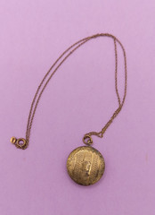 NO TARIFFS Vintage Gold Tone Locket Etched Antique