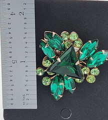 Vintage Emerald Green Rhinestone Gold Tone Brooch Pin Triangle Marquise Glass