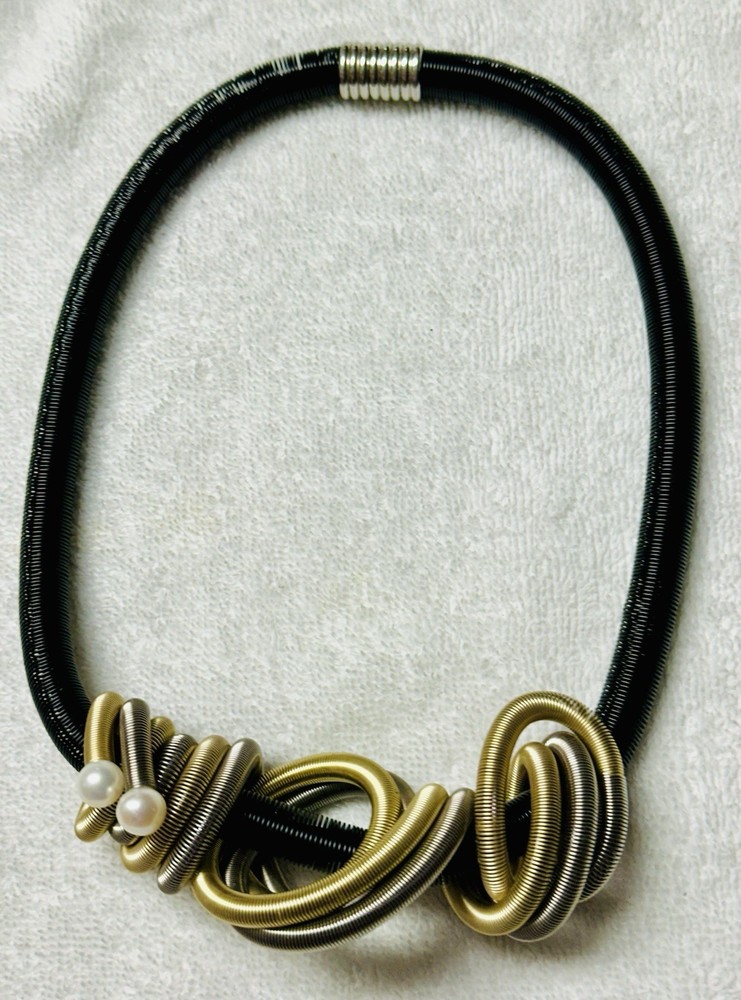 Mod Black Wire Silver/Gold Tone Swirl Faux Pearl Accent Necklace n0231