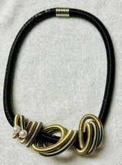 Mod Black Wire Silver/Gold Tone Swirl Faux Pearl Accent Necklace n0231