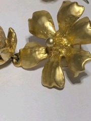 Vintage Gold Tone Flower & Wood Bead Stud Dangle Earrings 2″. BOHO. 70’s.