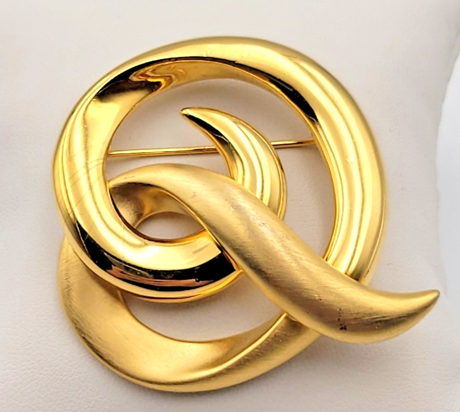 Vintage Gold Tone Swirl Brooch Pin Brushed & Gloss Signed Tona Double Curl