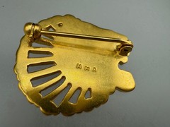 VINTAGE GOLD PLATED LION HEAD BROOCH METROPOLITAN ART MUSEIM SIGNED MMA