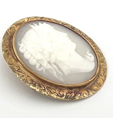 Vintage Hand-Carved Shell Cameo Brooch Pendant 14K Yellow Gold Estate