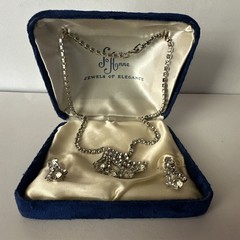 VTG Jo-Anne Jewels of Elegance Rhinestone Necklace & Clip-On Earrings Set W/ Box