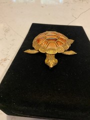 VTG. Large Turtle Pendant (Movable Back Legs & Tail) Acrylic & Metal Gold Tone