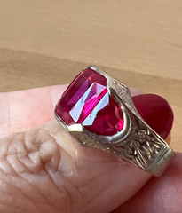 VINTAGE 10K WHITE GOLD LARGE RED SYNTHETIC RUBY MEN’S WOMEN’S UNISEX RING