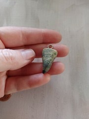 Vintage Pendant silver tone metal nugget green color stone bead serpentine