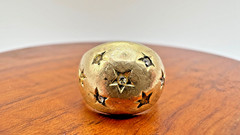 VTG KARATCLAD 18K DOME BOMBE STAR SET CZ ENGINE TURNED TEXTURE RING SIZE 5.25