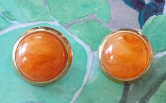 Vintage 1980’s NAPIER Honey Caramel Earrings Gold Tone Acrylic Hinged Clip On