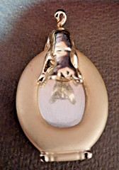 Vintage Gold-Tone AJC Brand “Cat on Lavatory” Mirror Brooch Pin 2″ Pre-Owned