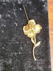 FRANCOIS Signed 4.25″ Brooch Gold Tone Rhinestone Long-Stem Flower Layered Vtg