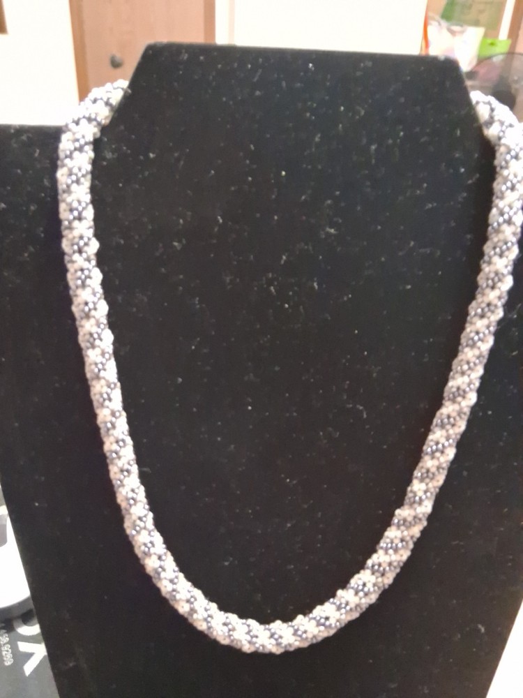 VTG White Pearl & Gun Metal Grey Seed Bead Rope Necklace 1990 19″Hand Made A-08