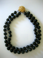 VINTAGE SIGNED MARVELLA BLACK FACETED BEAD WITH FANCY GOLD TONE CLASP NECKLACE