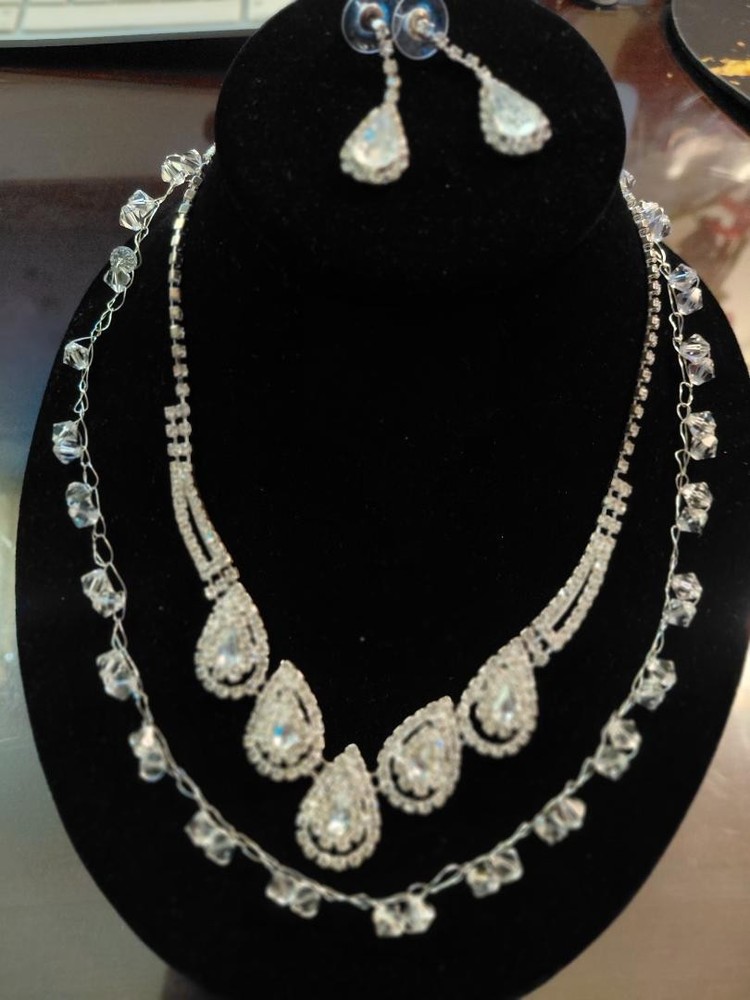2 vintage crystal necklaces & earrings. 1970’s
