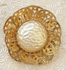 Vintage large Flower / filigree gold tone metal with faux pearl