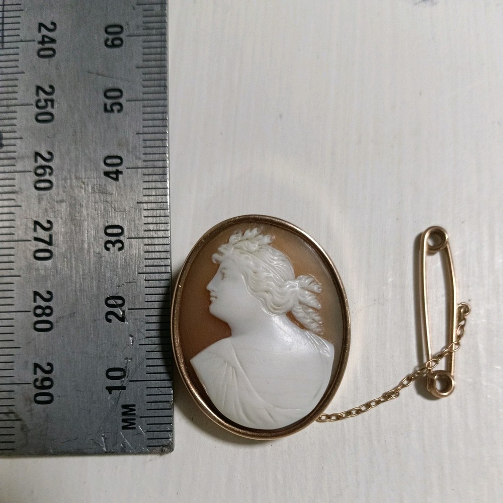 9CT GOLD CAMEO BROOCH
