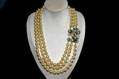 Vintage UNBRANDED Cream Faux Pearl 3 Strand Necklace Clear Glass Stones 20” B1