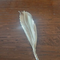Vintage Gold-Tone Leaf Brooch Pin With Textured Details & Secure Clasp