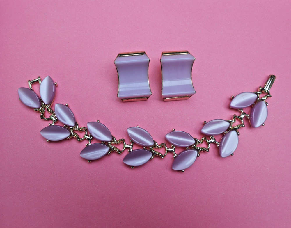 Vintage Thermoset Jewelry Set–Animal Rescue Donation