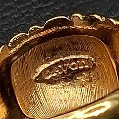 Vintage Jewelry AVON Clear Rhinestone Ring Gold Tone. 17.566