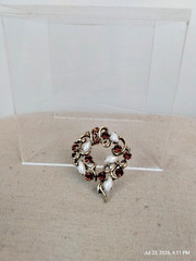 Lisner Vintage Gold Tone Brooch Rootbeer Color Rhinestones/Baby Tooth Faux Pearl
