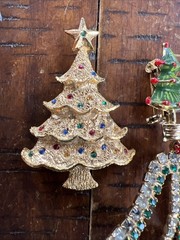 Lot of 4 Vintage Christmas Brooches Pins Trees Bell Rhinestones