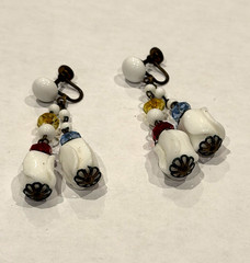 VINTAGE ART DECO WHITE MILK GLASS RED BLUE YELLOW BEADS DANGLE Clip On Earrings
