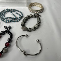 Nice Lot of 12 Mixed Chunky Stretch Plastic Glass Metal Bangle Bracelets Jewelry
