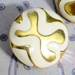 VTG RUNWAY MONET 80s MODERNIST EARRINGS CREAM ENAMEL ABSTRACT GOLD DESIGN POST
