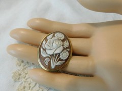 Vintage Carved Cameo 18KT Gold Floral Brooch Pendant Flower Oval Pin 750