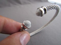 VINTAGE ITALY STERLING POPCORN MESH FLEX HOWLITE TIPPED BANGLE CUFF BRACELET