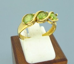 Vintage 925 Sterling Silver Gold Tone Natural Peridot Three Stone Ring Size 8.25