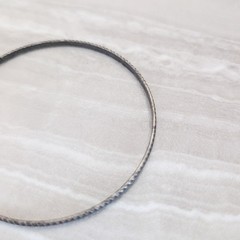 Vintage Bangle / Bracelet 8.5″ Ridged Dark Tones Thin Bangle Understated