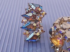 Vtg Juliana D&E Vintage 60s Figural Gold tone Bracelet 7″ & Clip Earrings Set