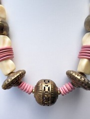 Vintage Hippie Boho Chic Pink Gold Ivory Beads Costume Statement Necklace